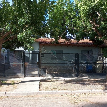 CASA EN VENTA - BARRIO 100 VIVIENDAS - ALLEN
