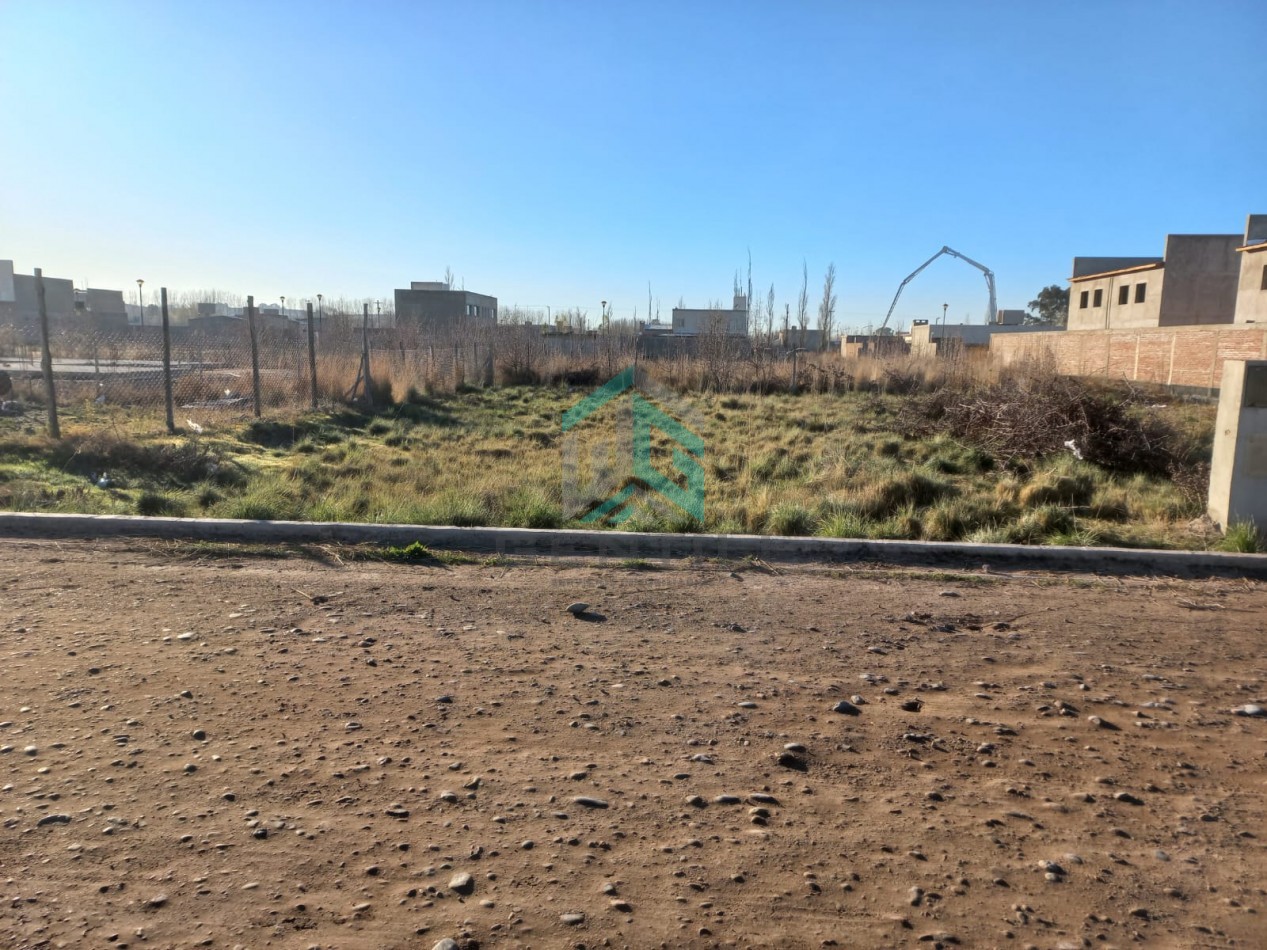 TERRENO - VENTA - B° JUDICIALES  - FERNANDEZ ORO -RIO NEGRO